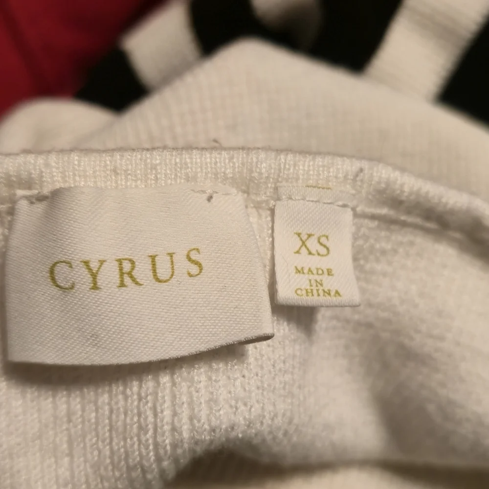 Cyrus Classic Black and White Knit Top Size XS (Rayon/ Nylon Blend)